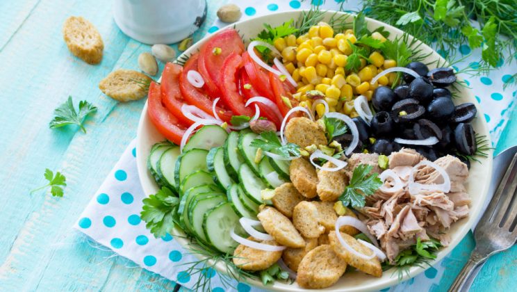 Rețete de salate bogate în proteine pentru prânz
