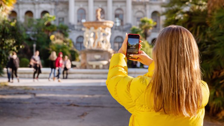 Cum să descoperi locuri deosebite în orașele turistice